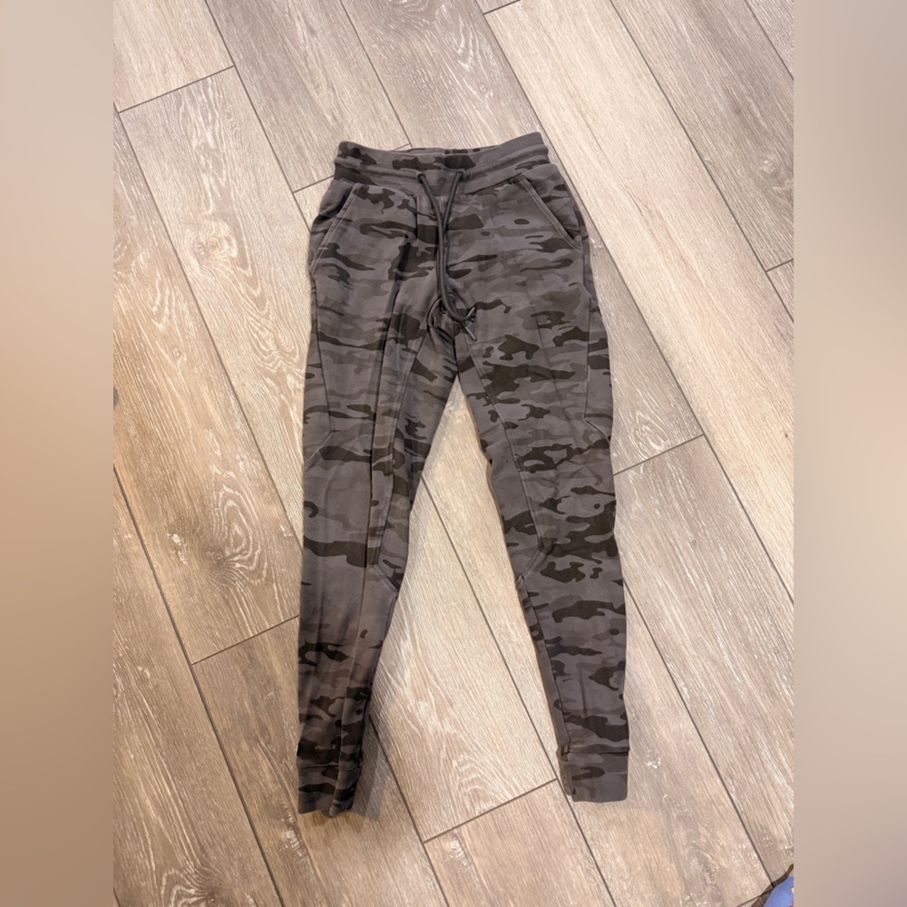 Alphalete Gray Camouflage Joggers